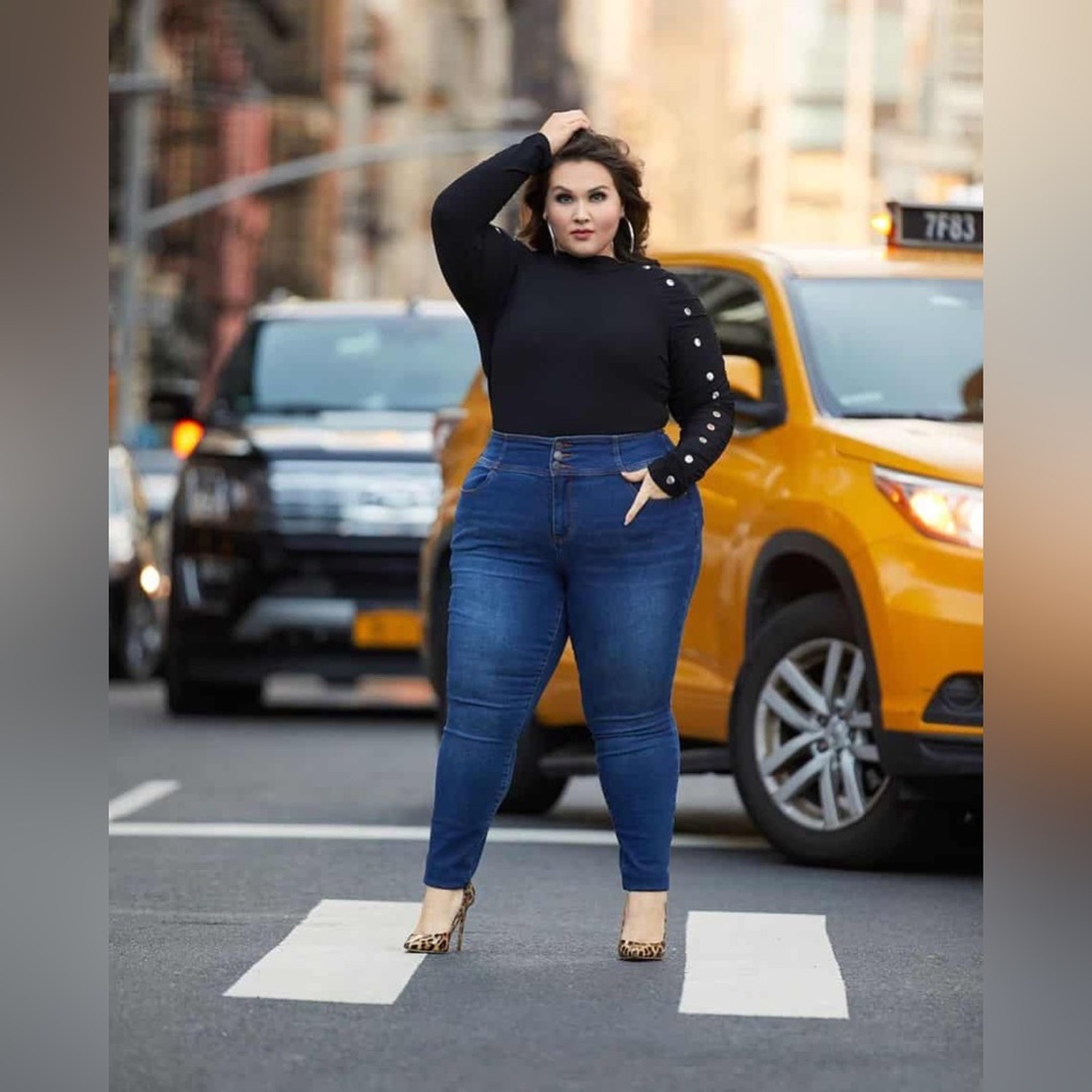 Fashion to figure srv 3xl black top! High neck silver mirror dots on sleeves